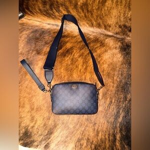 Gucci GG Supreme Crossbody Bag 699439 Blue Canvas Leather Trim Authentic